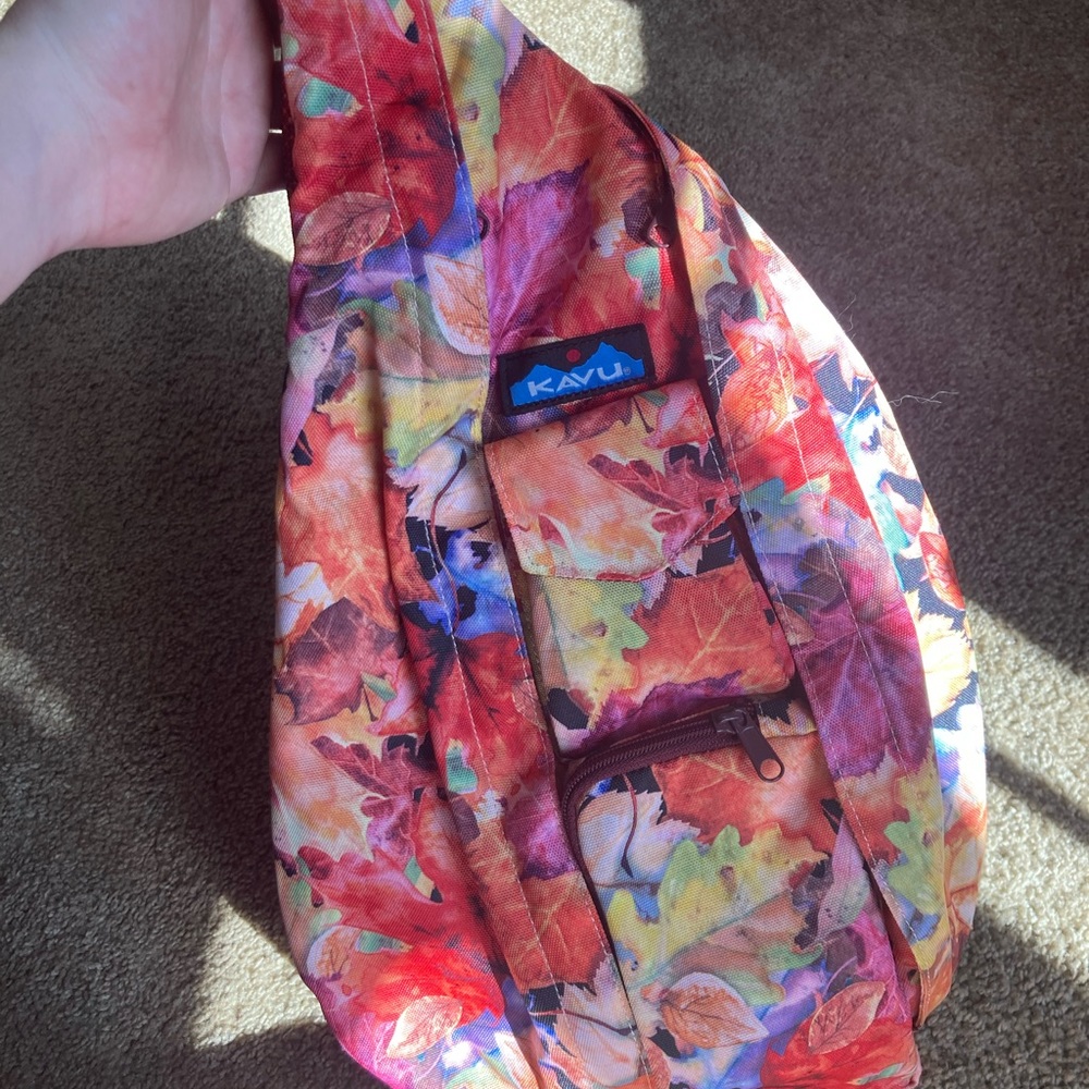 SOLD—HTF Kavu Leaf Me Be Rope Sling Bag EUC